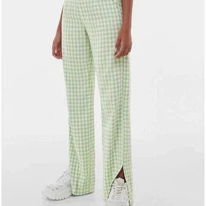 Byxor - Säljer mina oanvända byxor! Storlek 38 men passar 36💓