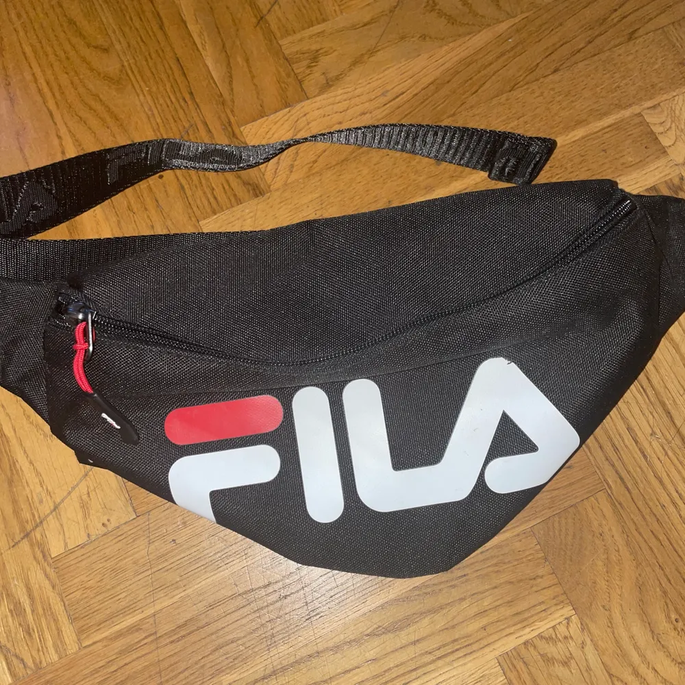 Helt ny magväska. Märke Fila . . Accessoarer.