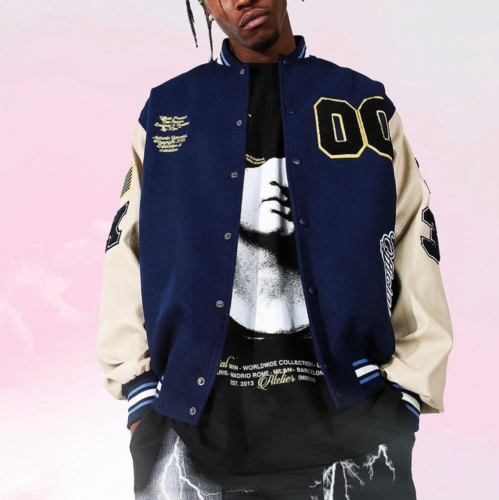 Intressekoll på min as coola varsity jacket. Slutsåld , strl m herr men sitter snyggt oversized på mig som brukar ha small. Såååå snygg o cool. Kommer tyvärr inte till användning, bara använd en gång. Säljer bara vid bra bud. ❗️HAR LAGT UPP EN TILL ANNONS MED BUDGIVNINGEN❗️. Jackor.