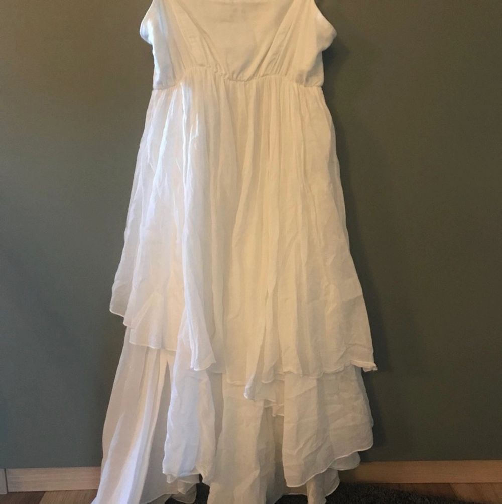Jätteskön och härligt mjuk klänning från Stile benetton. den går till halva låret/knäna, assymetrisk så någonstans där emellan, ca 80-85 cm lång mätt från armhålan och ner. style Via Villa Minelli benetton / sisley SAMFRAKTAR!. Klänningar.