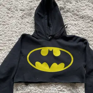Klippt Batman hoodie, SUPER mjuk och bekväm! Använd flertal gånger.