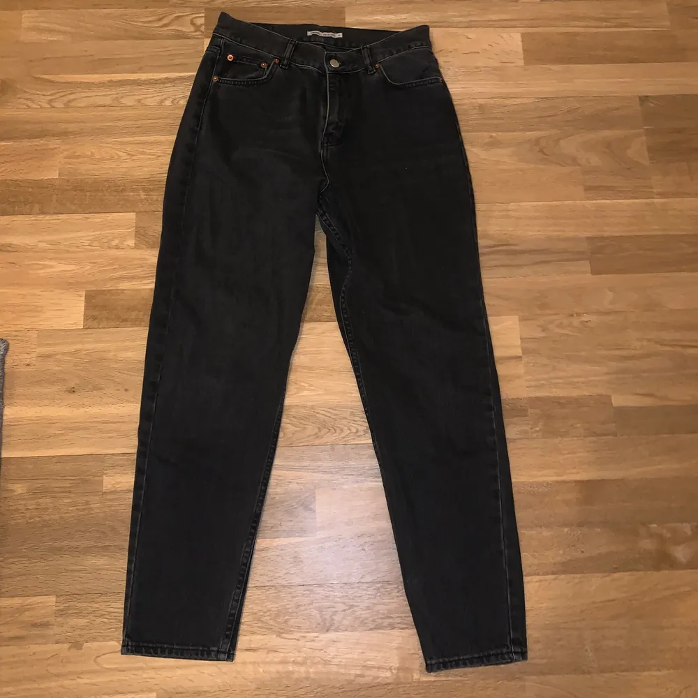 Svart/grå momJeans från junkYard. Jeans & Byxor.