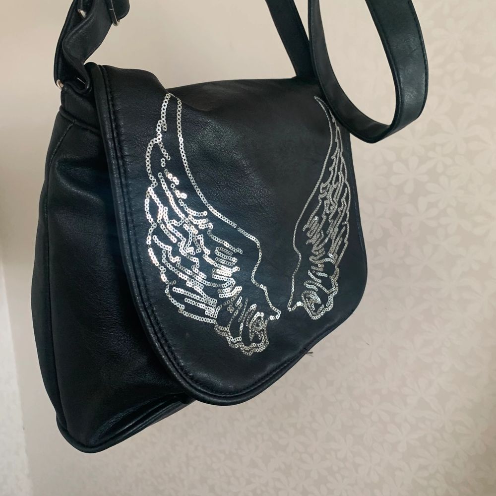 Väska med vingar - Väskor | Plick Second Hand