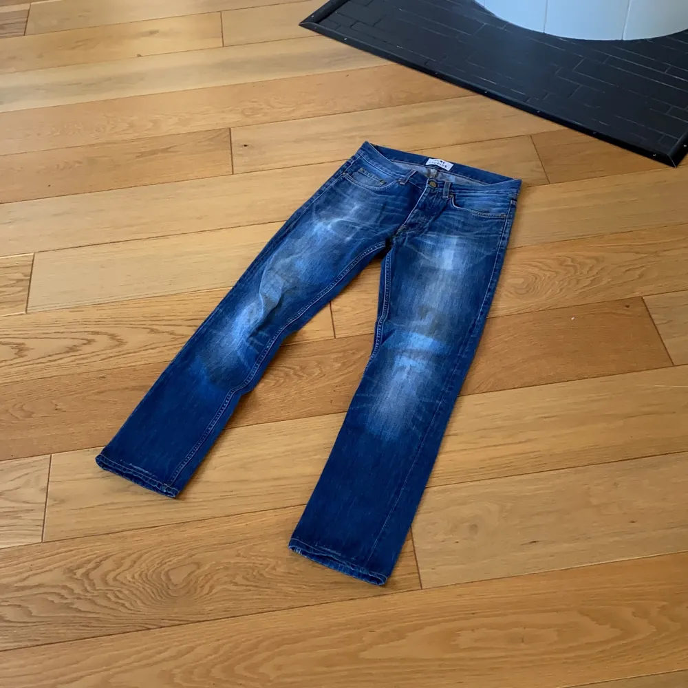 ACNE JEANS, STRL 30/32, modell: ROC VERAKI, straight fit. Jeans & Byxor.