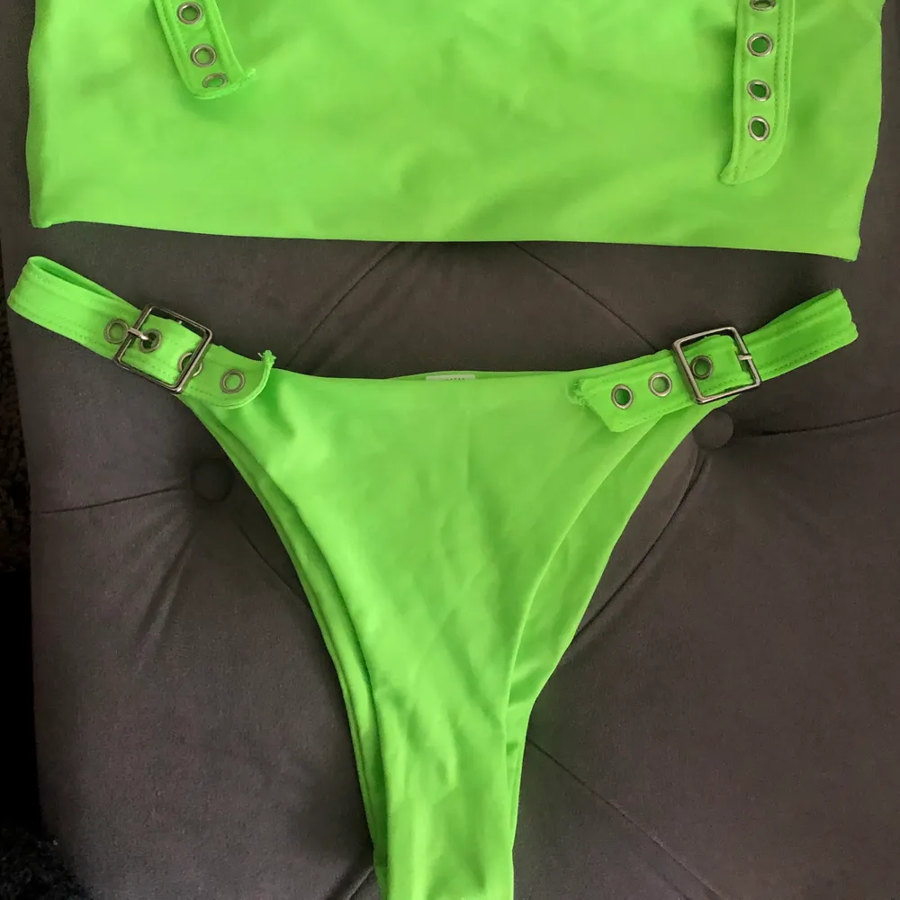  Super cool grön bikini med coola detaljer, aldrig använt. Köparen står för frakten 💕 . Övrigt.