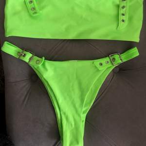 Super cool grön bikini med coola detaljer, aldrig använt. Köparen står för frakten 💕 