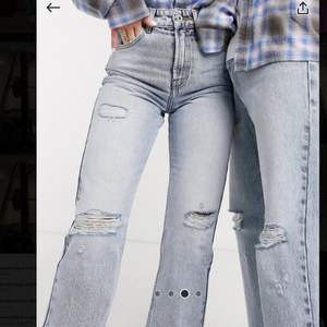 Helt onvända jeans från Asos/Collusion , modellen på jeansen heter straight och är i storlek W30.                     Säljer för att de va lite små på mig:(
