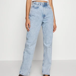 Weekday jeans  - Snygga weekday jeans, använda väldigt sällan. säljer då de är lite stora på mig. Skickar egna bilder vid intresse💕