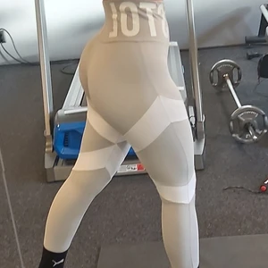 Elly Pistol tights - Knappt använda tights. Dom är använda max 5 gånget så kvaliteten är i nyskick. Formar kroppen väldigt snyggt. Nypris 599kr. Jag säljer för 200kr plus frakt. ❤