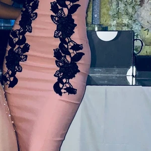 Klänning - Klänning använd i fåtal gånger