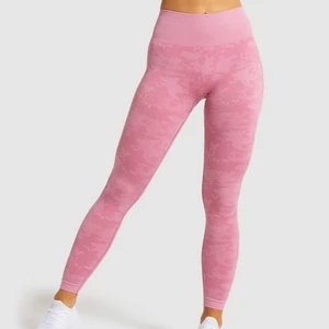 Gymshark Leggings - Säljer dessa fina Gymshark Tights (Pink Camo). Nästan oanvända o i fint skick! Nypris (750kr)