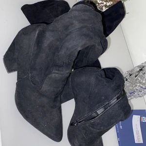 Over Knee Klack - Bra skick, användt fåtal gånger, finns i västerås men kan skickas (köpare står för frakt) storlek 38 