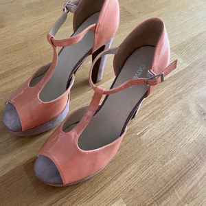 Rosa klackar - Rosa oanvända klackar 