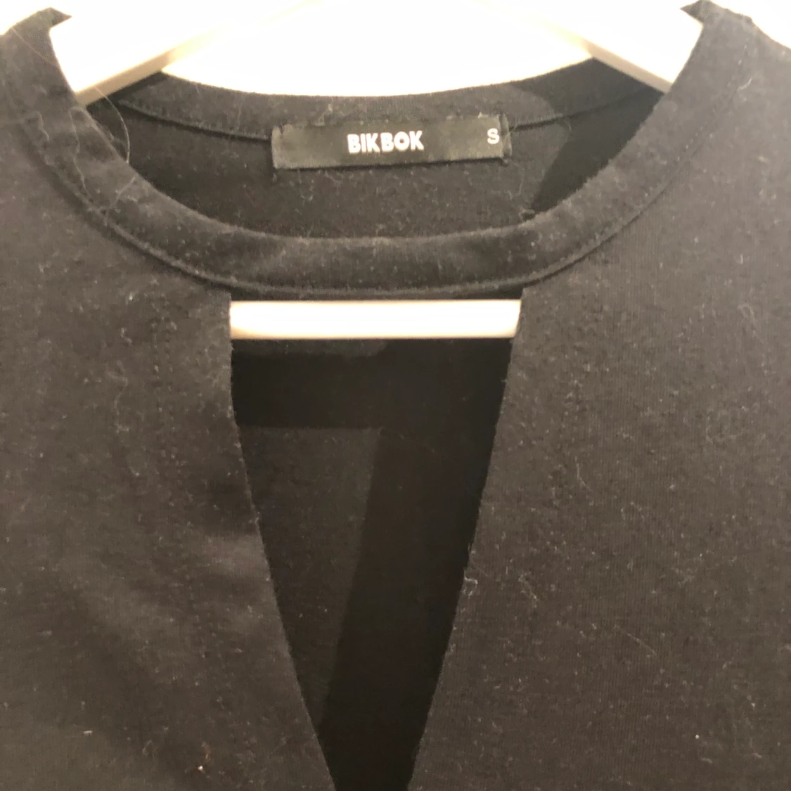 Svart topp med detalj fram - 90