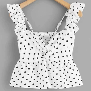 Superfin topp  - Jättefin topp som knappt är använd, skriv privat för mer information! Buda från 60kr eller köp direkt för 100kr + frakt 