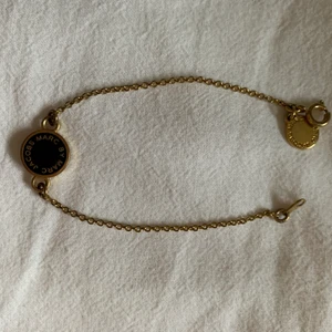 armband  - armband från marc jakobs i svart och guld