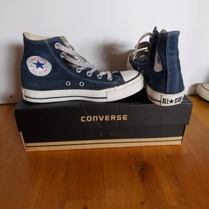 Marinblåa Converse  - Marinblåa converse all star stl 37 fint skick. Kan skickas.