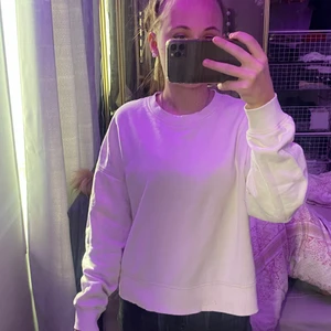 Vit tröja - Bra skick använd 1 gång 