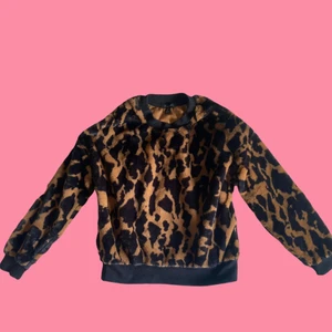 Tjocktröja leopard  - Tjocktröja Leopard