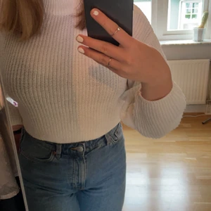 Supermysig stickad tröja - Stickad tröja från Hm, i storlek s, men passar även m, nypris 200 kr, använt lite men är som i nyskick, inga fläckar! 