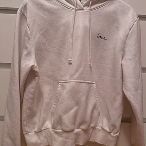 Vit hoodie - Vit hoodie från H&M. 