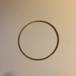 Gold ring - Den är 24cm lång är guldfärgad 