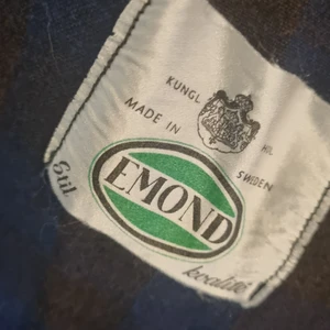 Svenska hovet stil kvalitet 10 kr❣❣❣ - Har helt ärligt använt denna både som lättare morgonrock/kofta. Otrooooolig kvalite från kungliga hovet stil kvalitet. (Fancy i know)Vintage. Säljer till superpris eftersom jag måste bli av med allt jag inte använder. Samfraktar! Kram 📦❤