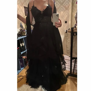 Intressekoll balklänning - Gick på balen i somras och tänkte att det är någon annans tur att få gå på balen i denna drömlika klänningen. Skicka dm om du är intresserad!