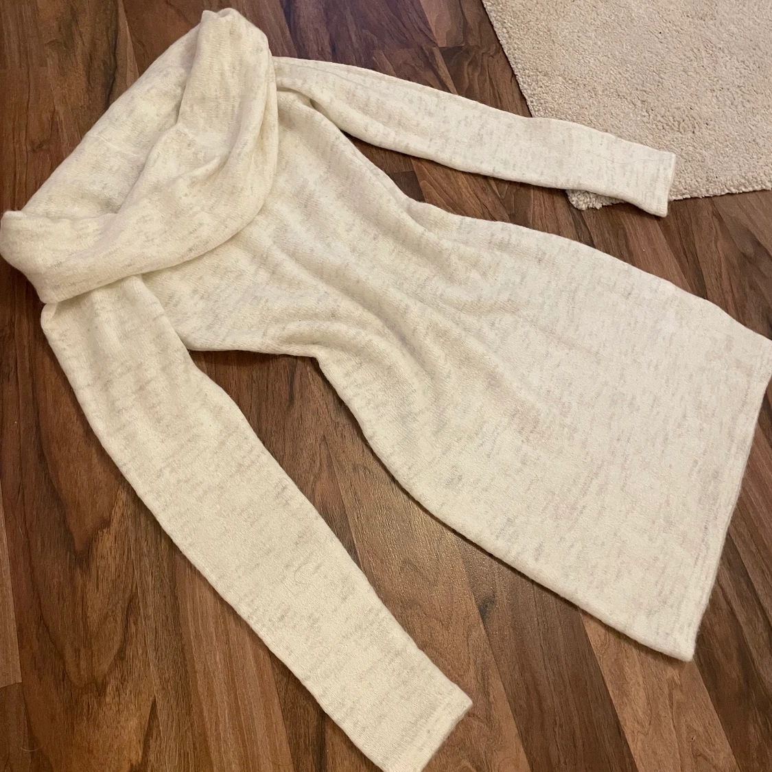 Stickad off shoulder klänning  - 90