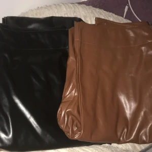 Skinnbyxor - Dessa passar ej mig och har inte använt dem bara testat den har slit längst ner och är bra kvalite... dessa är medium för man skulle ta en storlek större så om du är small pssar de dig garanterat. 150kr st