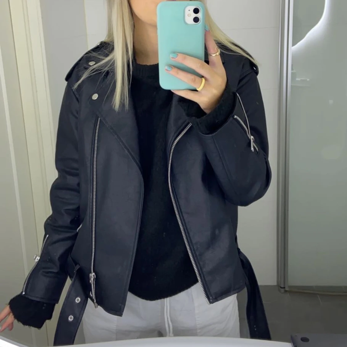 Snygg skinnjacka storlek 38