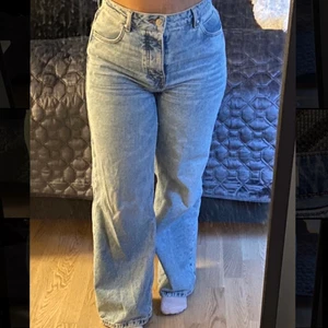 Bikbok jeans - Jeans i bra skick, säljer pga att dem blivit för stora men annars jätte fina och satt väldigt fint när dem väl passade :) 