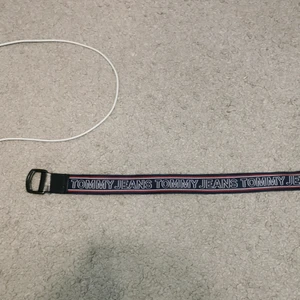 Tommy Hilfiger bälte - Säljer mitt bälte från TH, storlek 105, jätte bra skick! Säljer pga använder inte längre