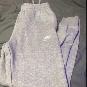 Nike mjukisbyxor - Storlek S , sparsamt använda. PRISET ÄR INK FRAKT, 