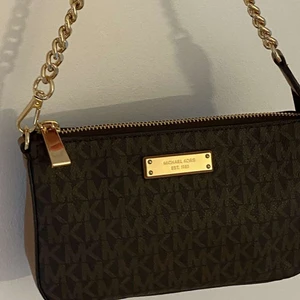 Michael kors väska äkta - Använt denna väska 1 gång. Ny skick