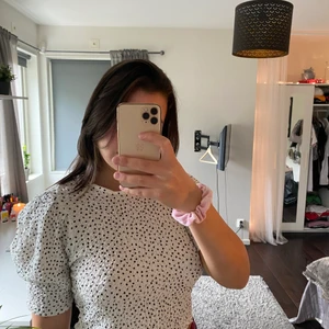 Topp - En superfin topp från Zara med puffiga ärmar! Dags för den att få en ny ägare:)) 