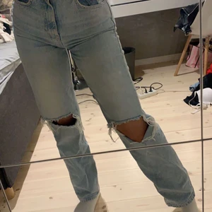 90’s jeans - Säljer de gamla favoriterna från gina, det är the 90’s jeansen i high waist ljus blåa!! Frakten ingår inte i priset 💕💕💕