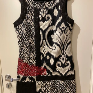 Desigual klänning, storlek M - Desigual klänning i storlek M, perfekt skick. Använd 4-5 gånger. 
