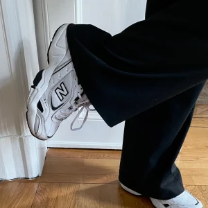 New Balance strlk 40!  - Köpta ett år sedan men i nyskick då de endast kom till användning få gånger pga stor storlek. Sjukt bekväma 🥳