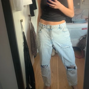 Oversize lowrise jeans berska  - Så snygga jeans storlek 38, så oversize på mig med 34/36 så snygga men anvönder inte längre❤️