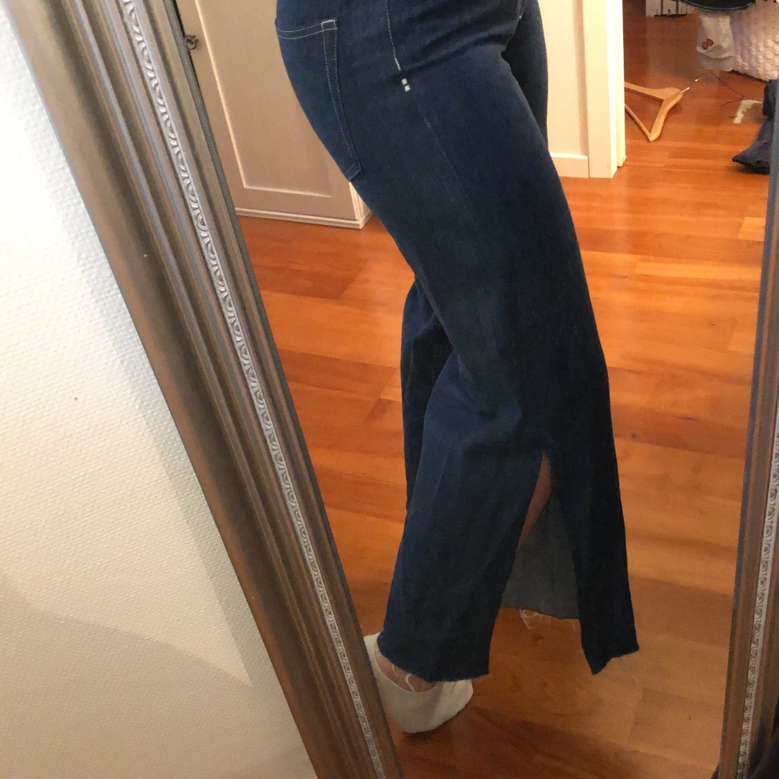 Vida jeans med slits.  - 90