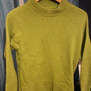 Retro stickad tröja  - Tröjan är i extremt bra skick inga hål eller liknande 