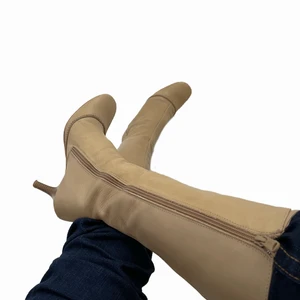 Beigea stövlar 38 - Supersnygga stövlar i storlek 38 med 90 tals vibbar😍