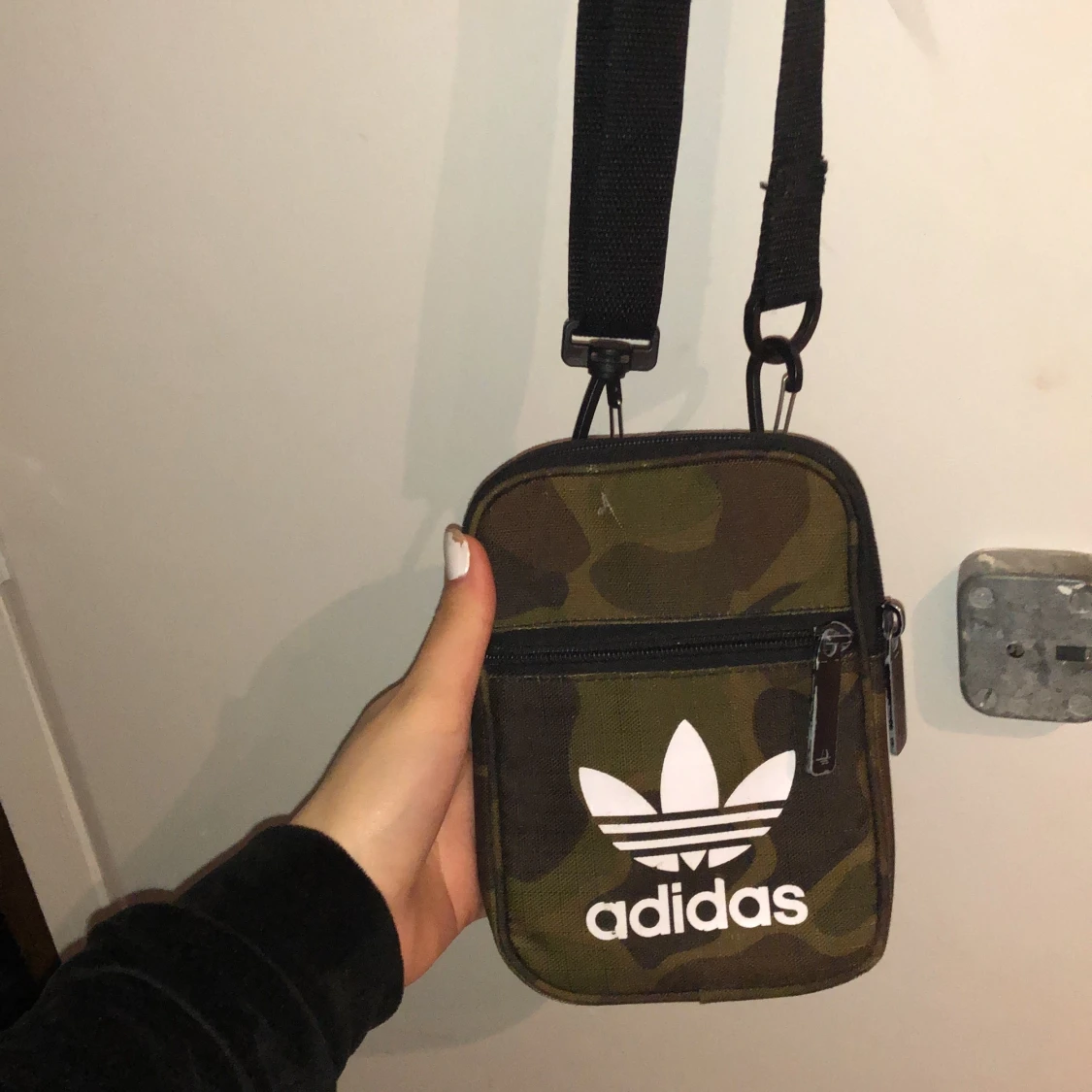 Adidas axelväska