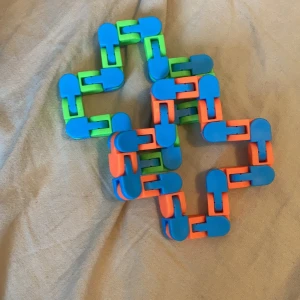 Wacky tracks - Två wacky-track fidget toys, 50 kr per wacky track du kan beställa båda för 100 kr.