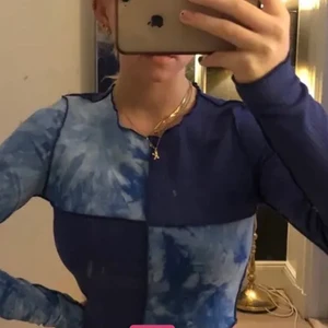 Topp från shein - En riktig cool tröja, köpt här på plick men inte riktigt min stil! Köparen står för Frakten  💕 