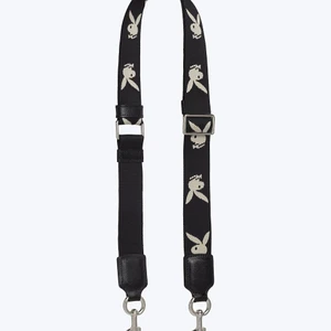 Playboy Strap Marc Jacobs - (Lånade bilder) Köpt för runt 1000kr. Ifall fler blir intresserade som kommer jag starta en budgivning! 👌🏼