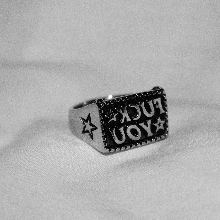 Säljer denna ring tillsammans med mitt uf företag. Obs att den är stor i storleken ☺️💕💕 @minoo.uf för fler smycken och ringar. Tar inga beställningar privat :) . Accessoarer.