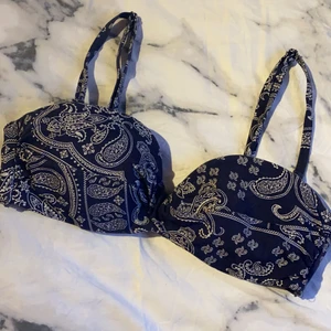 Bikini överdel - Super fin bikiniöverdel från HM, använd ca 1-2 ggr. 