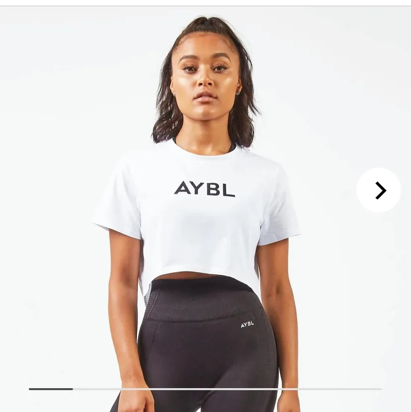 Superfin crop top från AYBL. Aldrig använd och i storlek M🏋🏼‍♀️. T-shirts.